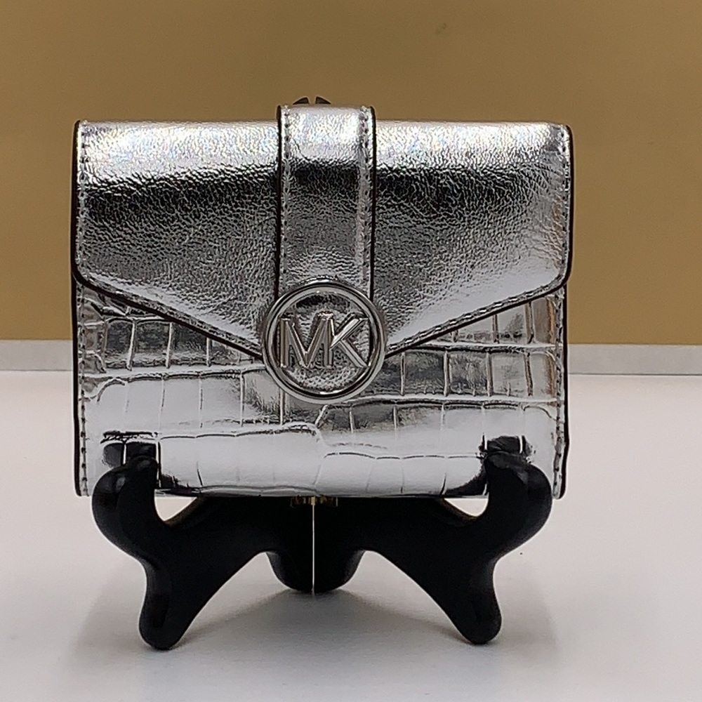 MICHAEL KORS
Carmen Medium Flap bifold Wallet silver color - Picture 3 of 14